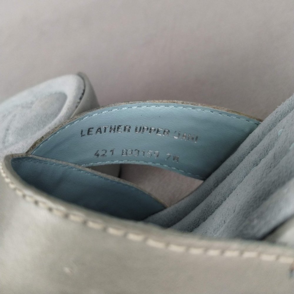 New White Mountain Blue-Gray Sandals, Size 7 - Picture 8 of 9